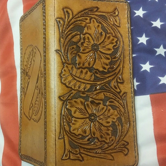 Hand Carved Leather Sheridan Roper Wallet - Picture 2 of 4